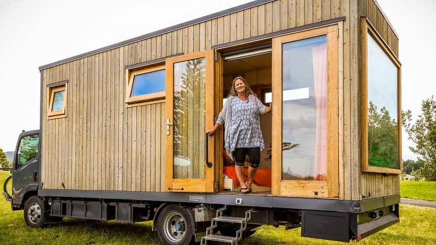 Traveler Builds Tiny House and Mounts It on Isuzu Truck | IE