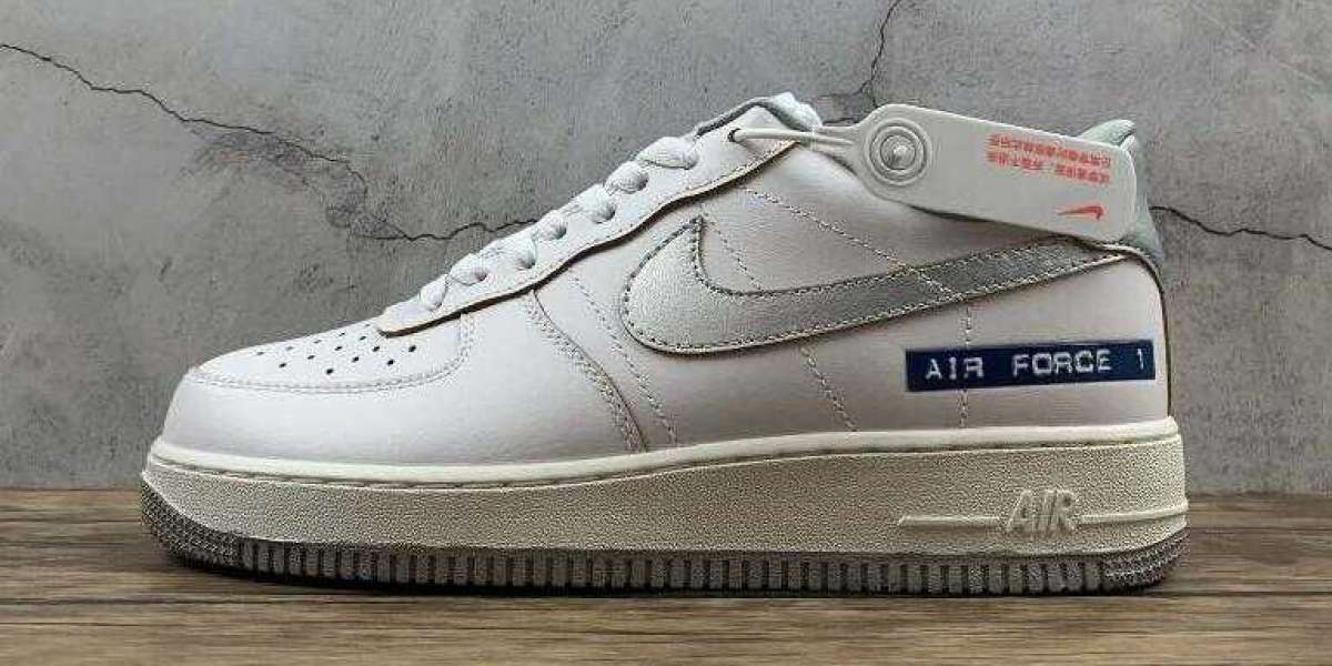 New Nike Air Force 1 07 White Metallic Silver Sail for Chrismas Holiday