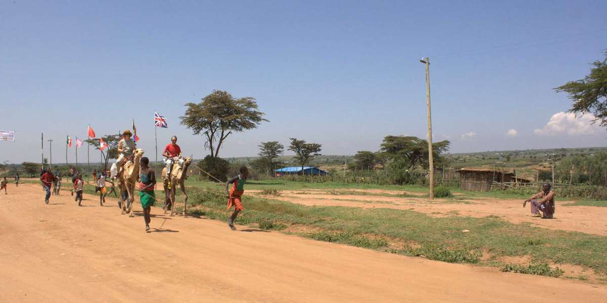 Maralal, Samburu and My Neck, The Trip, Meeting Kenyans in Maralal - I Pen
