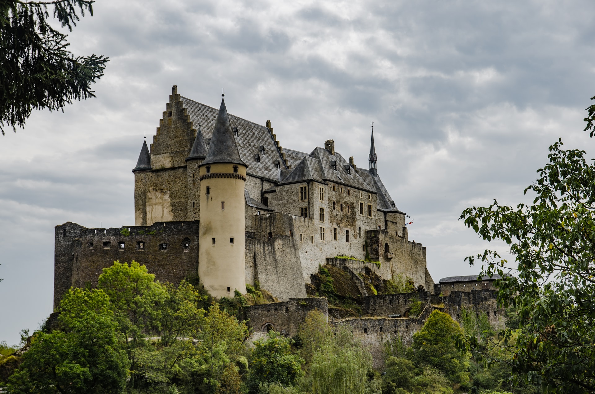 6 Most Haunted Castles In The World - The Bold Owl
