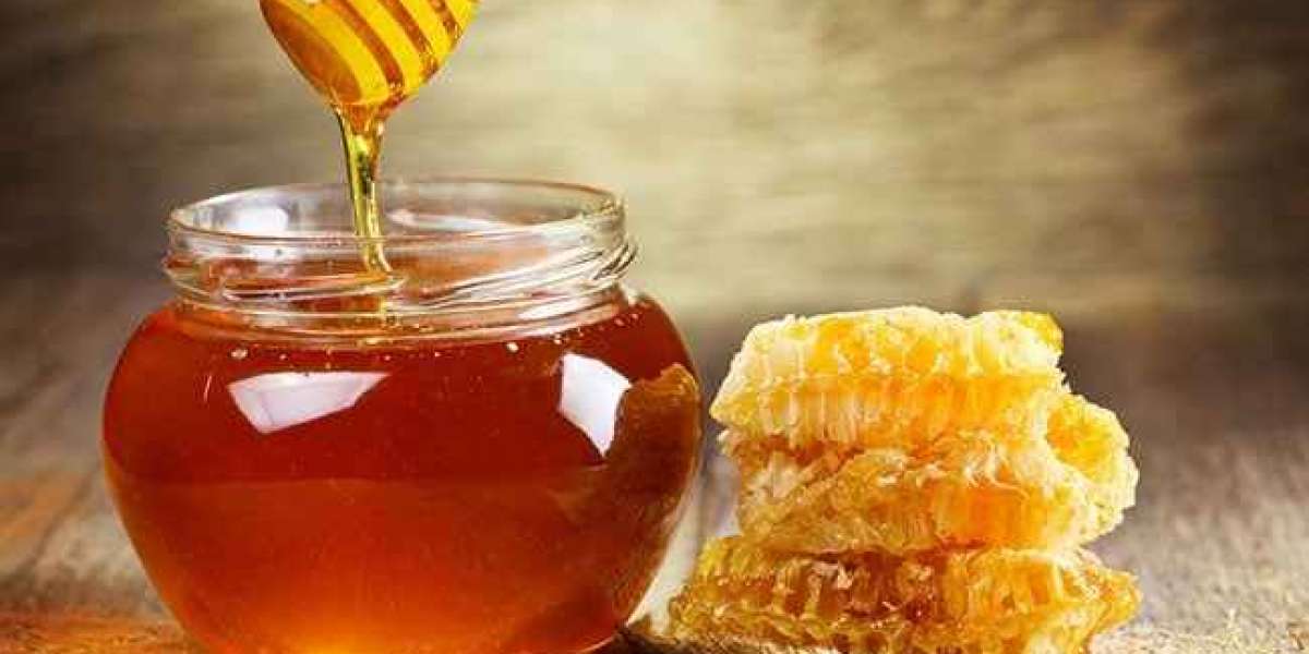 Lighten your hair using Honey