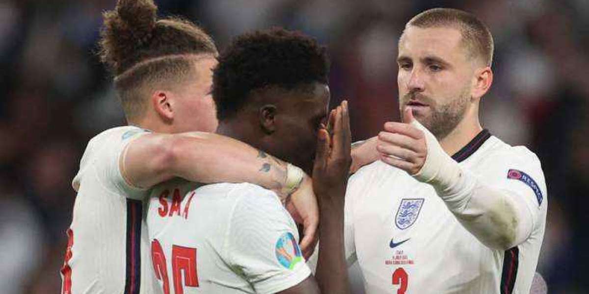 Hold your head high, we are so very proud' - Arsenal support Saka after Euro 2020 final penalty miss