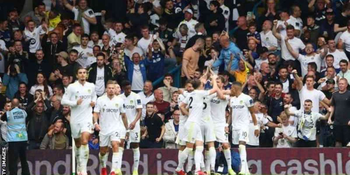 Leeds 2-2 Everton: Emotional day at Elland Road as capacity crowd roar once more