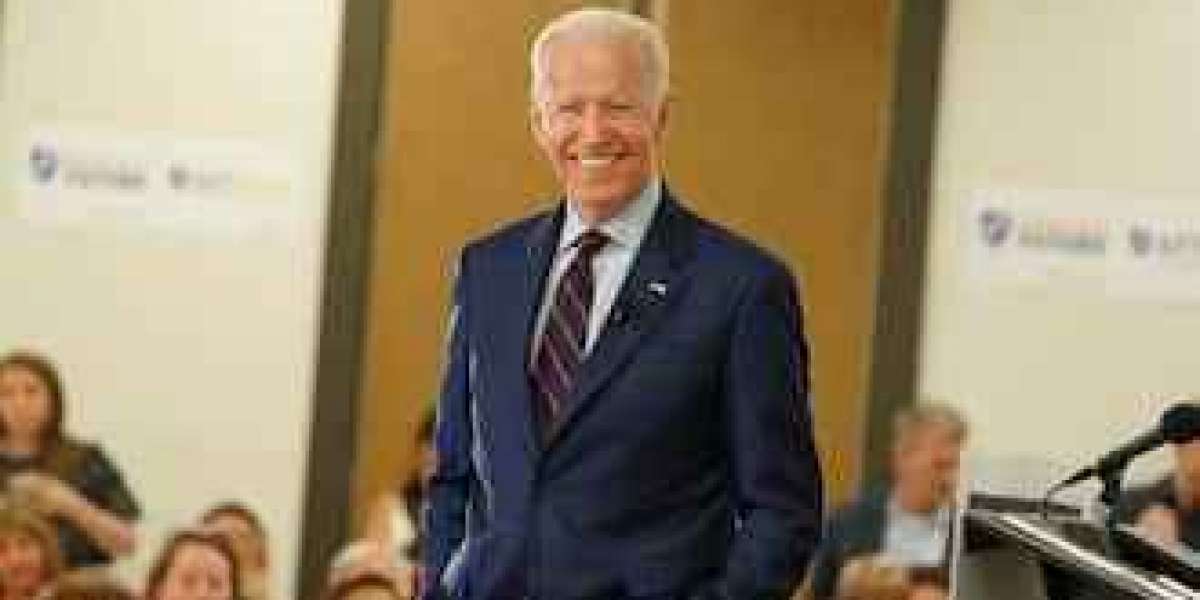 Joe Biden Accidentally Reveals Note From Staff: “Sir, There is Something on Your Chin”