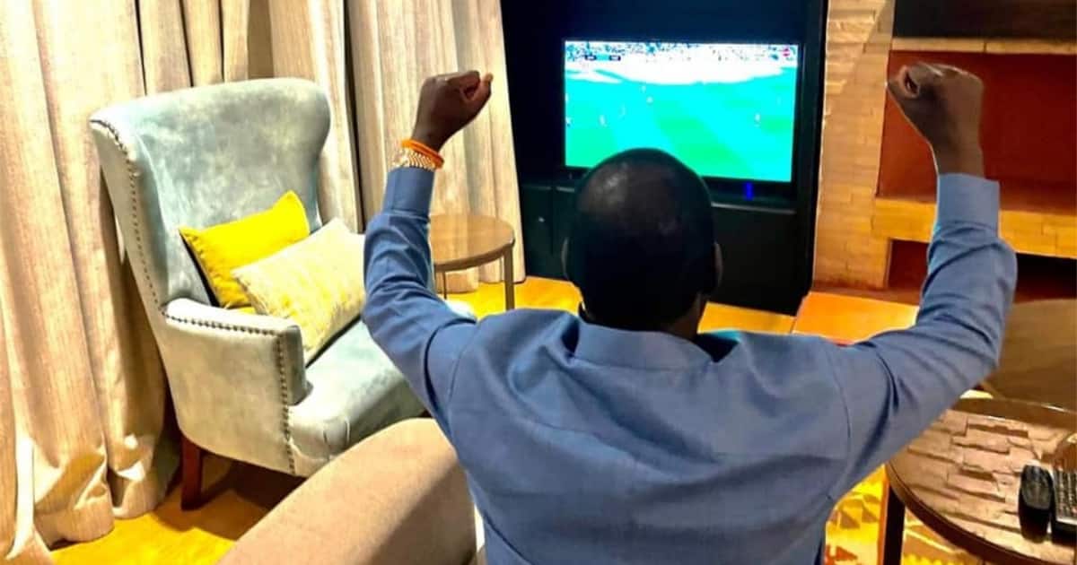 Raila Odinga Shares Sweet Photo Celebrating Arsenal Victory: "Back to Winning Ways" ▷ Kenya News | Tuko.co.ke