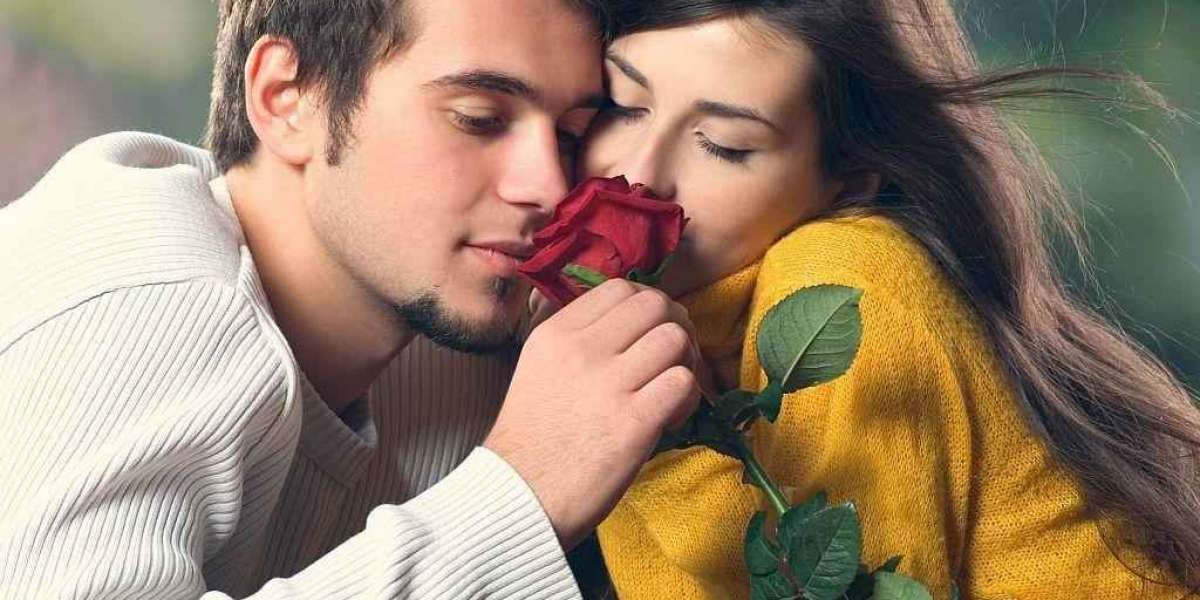 THE RIGHT MOMENT <br>LOVE STORY