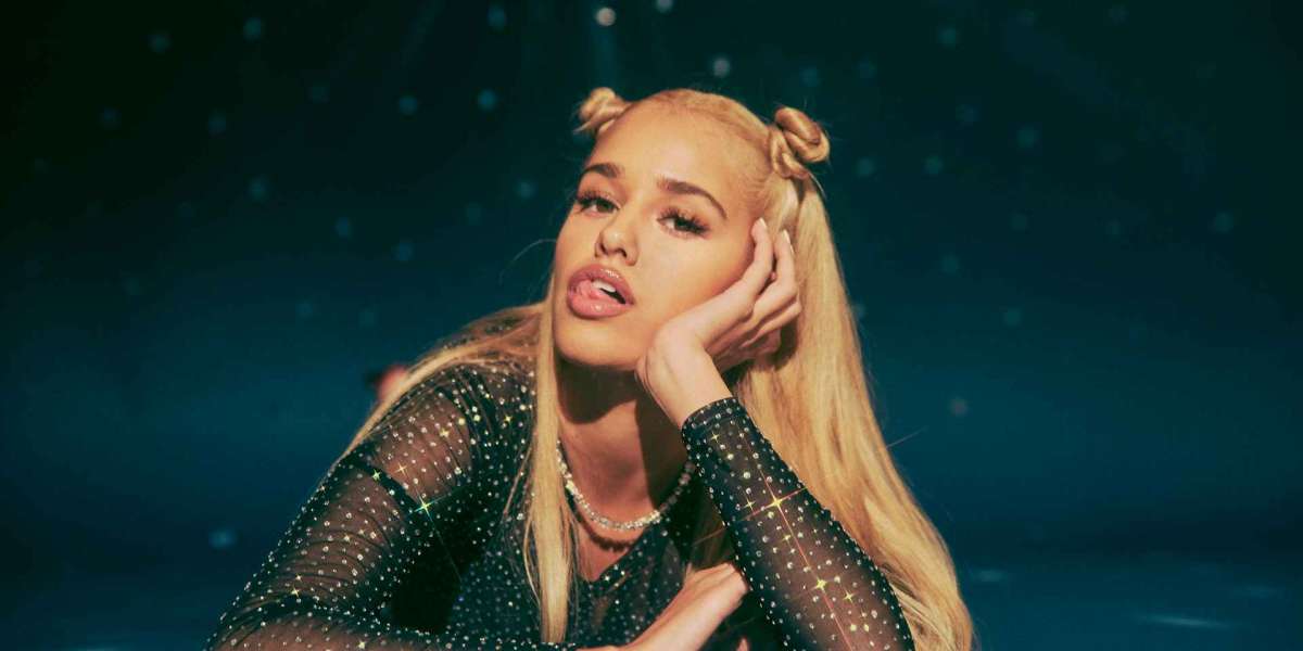 Music : Tommy Genesis