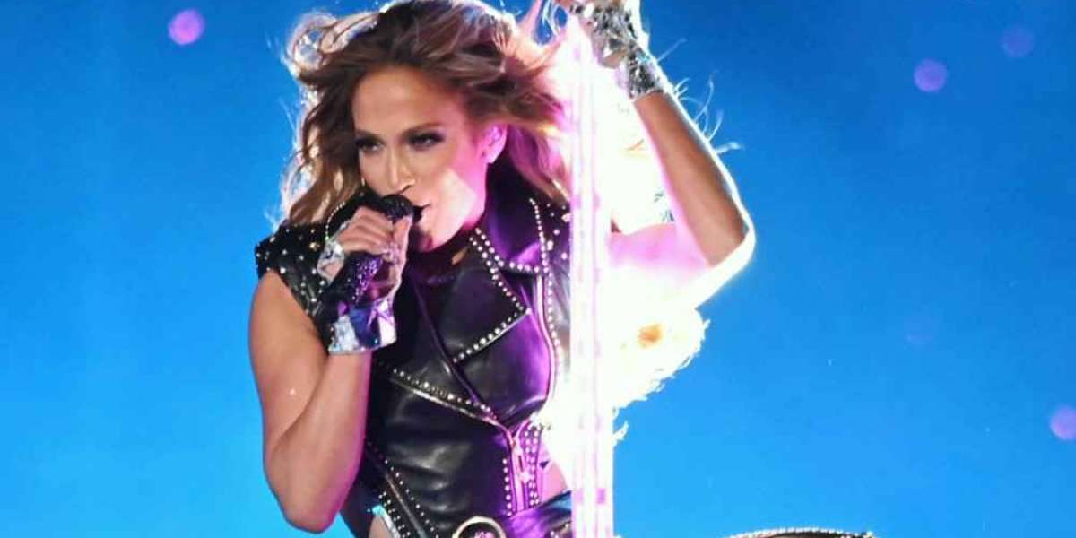Jennifer Lopez in a black jumpsuit showed us how to SPARKLE this season.