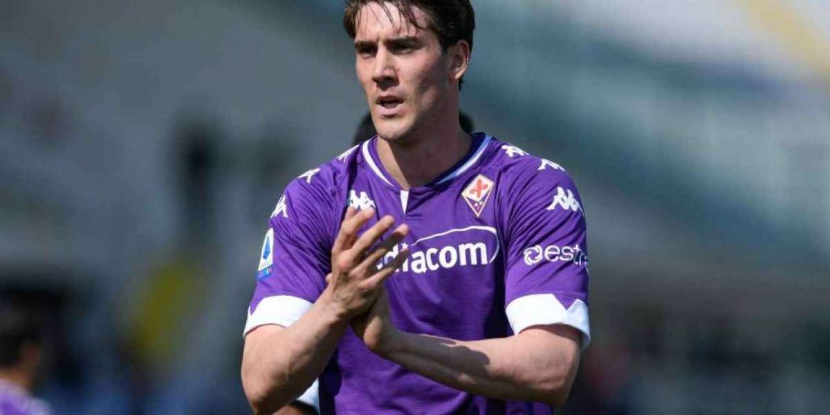 In Focus: The race is on to land Fiorentina hotshot Vlahovic.