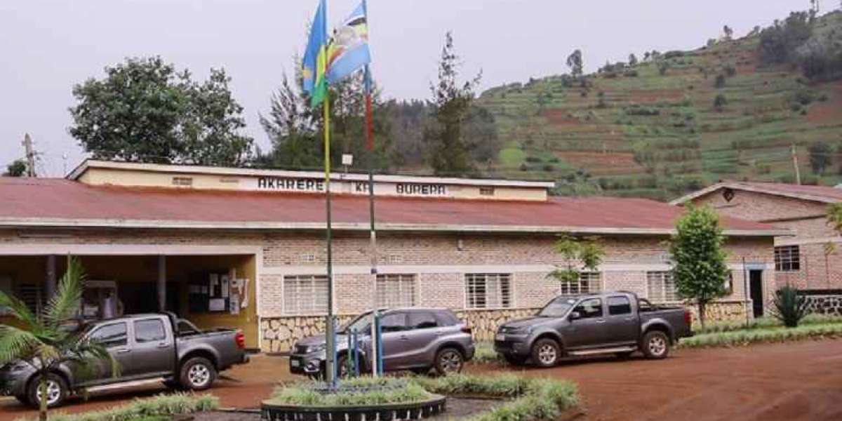 Burera: Abarwayi baracyahekwa mu ngobyi, ababyeyi bakabyarira mu nzira bajyanywe kwa muganga