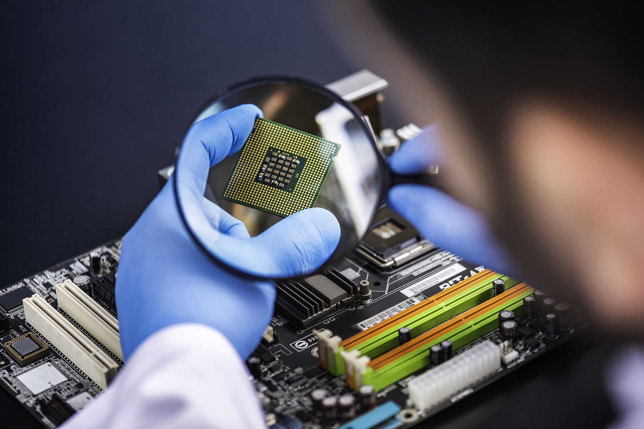China pushes to design its own chips, but still relies on foreign tech