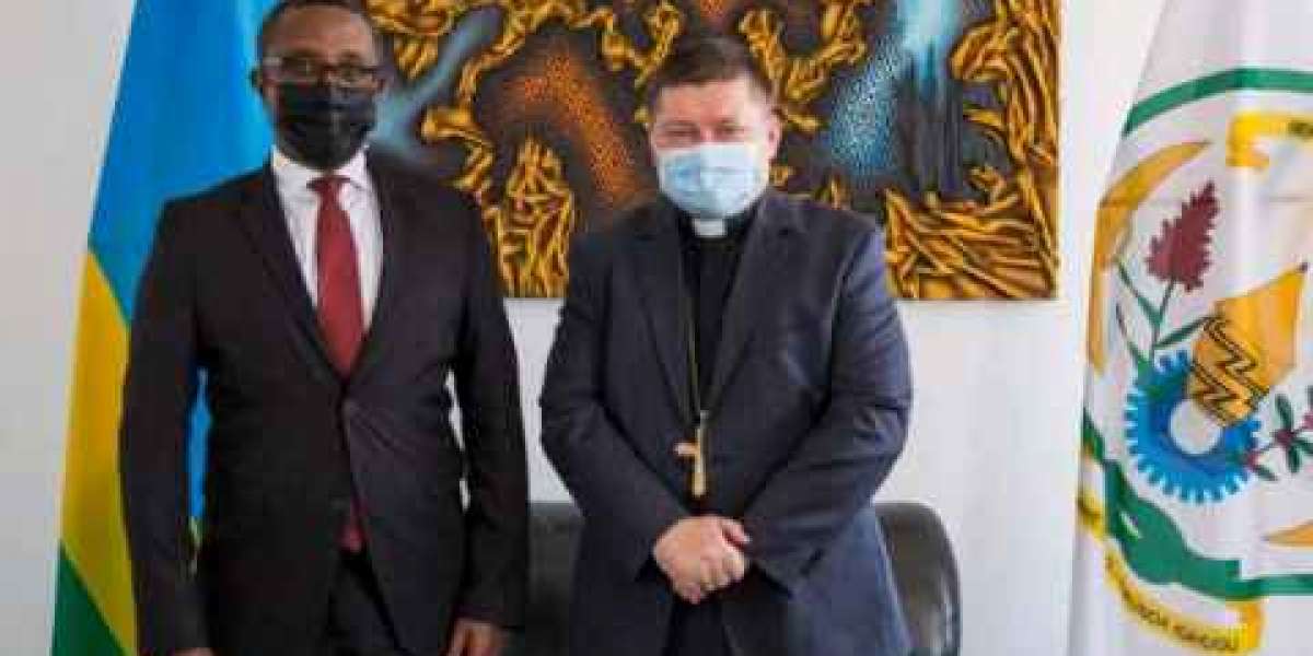 Umuyobozi Dr Biruta yakiriye Intumwa ya Papa hamwe na Ambasaderi w’u Bubiligi basoje ubutumwa mu Rwanda