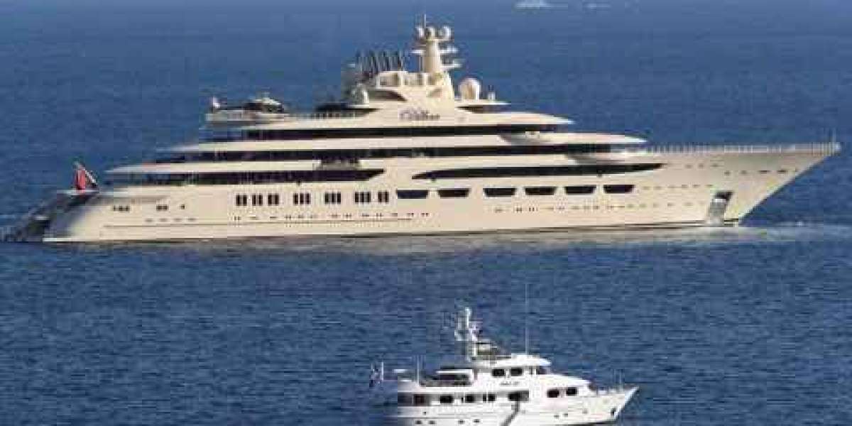 L’Allemagne saisit le plus grand yacht du monde appartenant à l’oligarque russe Ousmanov