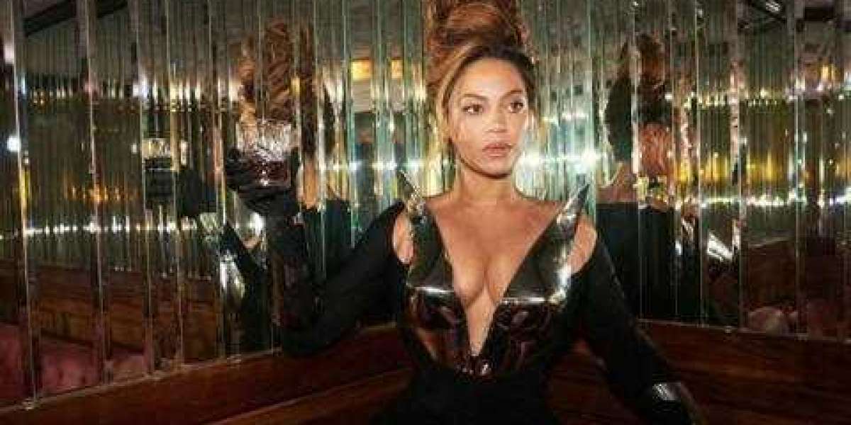 BEYONCE'S RENAISSANCE DEBUTS AT NUMBER ONE.