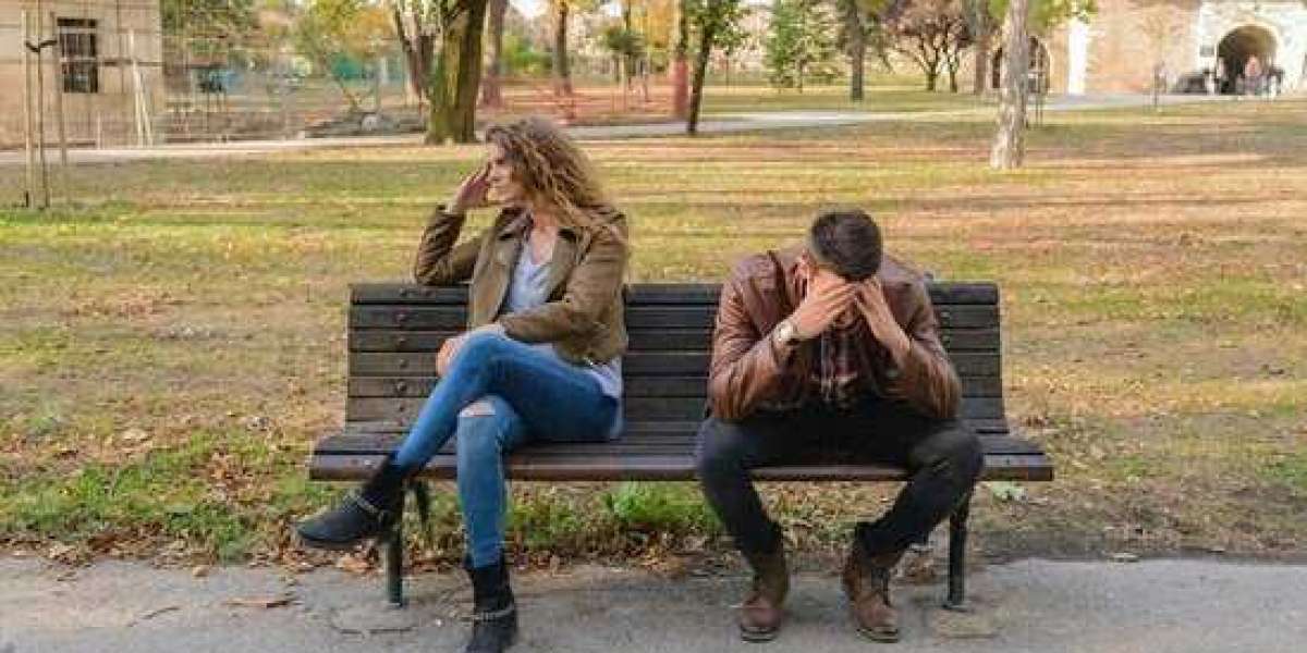 5 REASONS WHY WOMEN  FALL  OUT OF LOVE