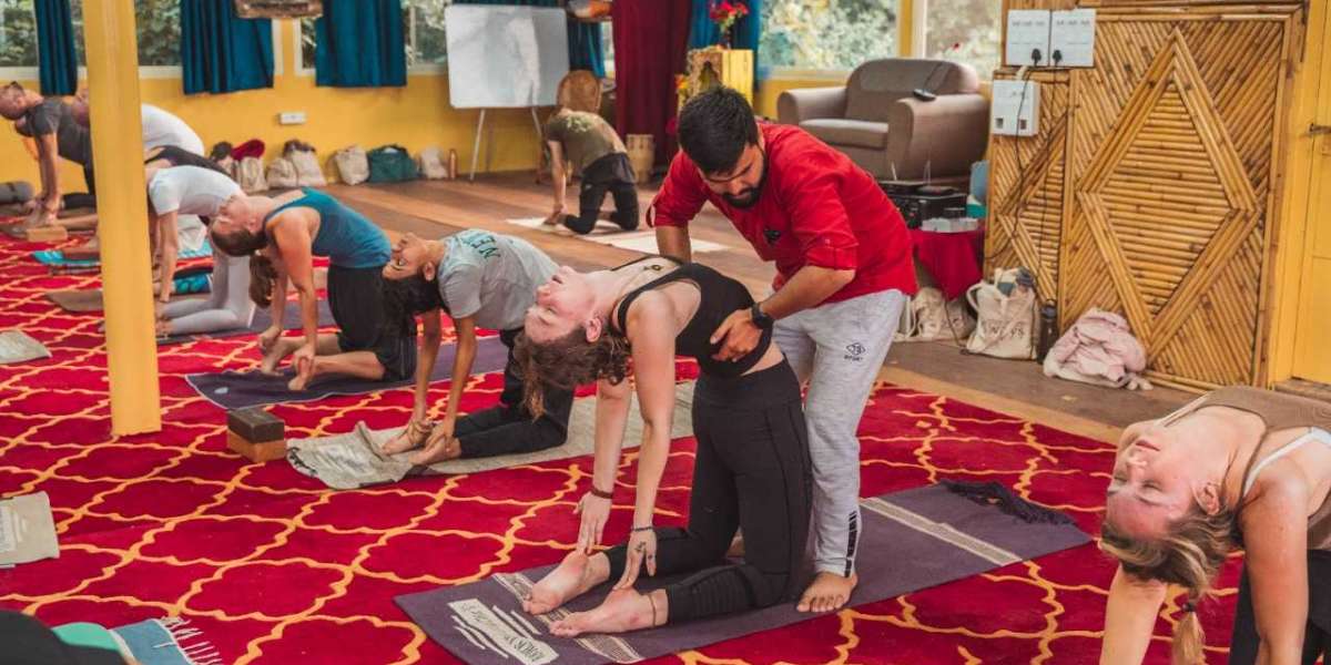 200 HOUR YOGA TEACHER TRAINING IN RISHIKESH