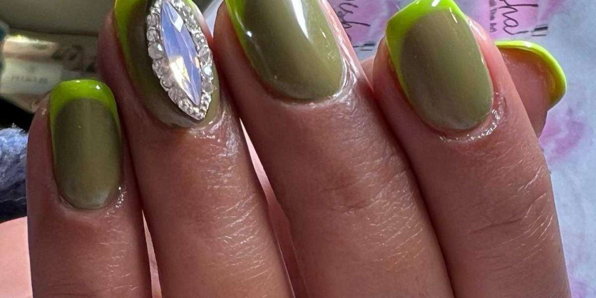 Nail Extension services in Noida