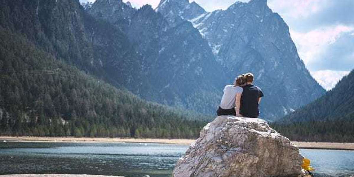 The 10 Signs SHE is Interested! How to Know if a Girl Likes You |