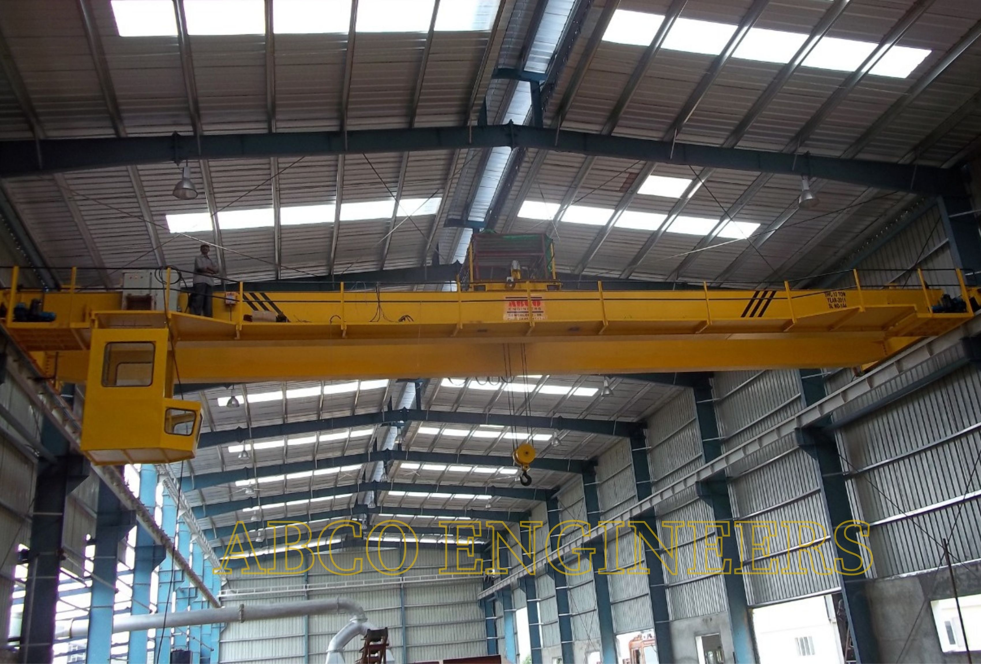 How to safely use lifting equipment on the site.