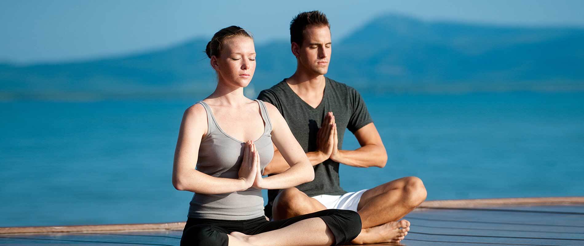 Easy Couples Yoga Poses to Strengthen Your Bond
