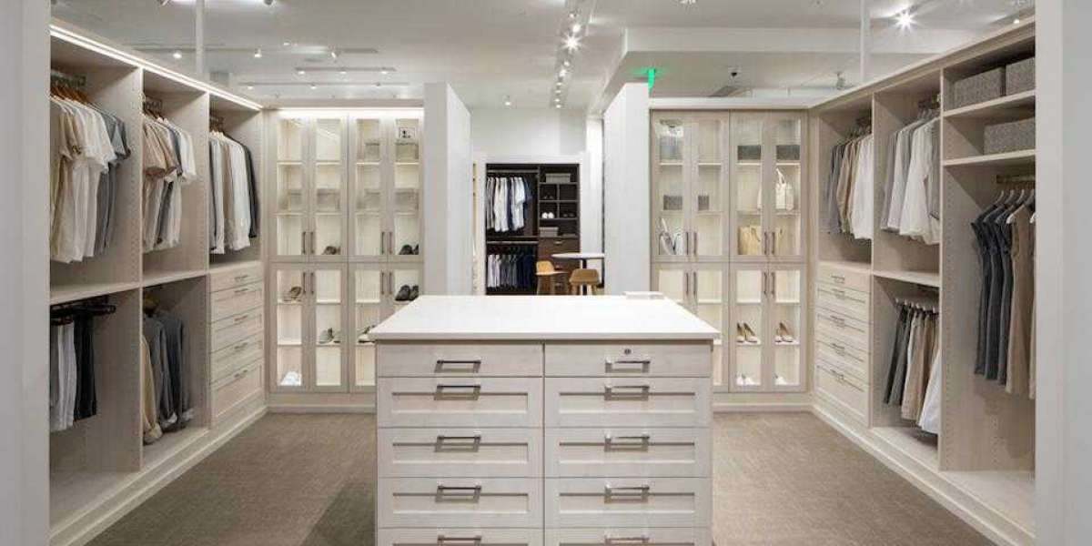 What are the advantages of Custom Closets?