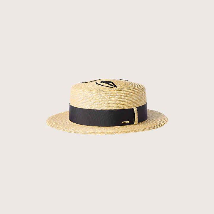 How do straw hats look better with clothes in summer?