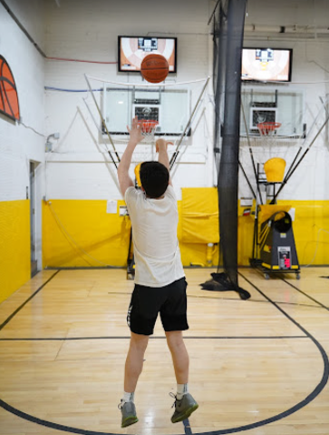 The Mechanics of Mastery: How a Shooting Machine Enhances Basketball Skills – 424 Athlete Factory