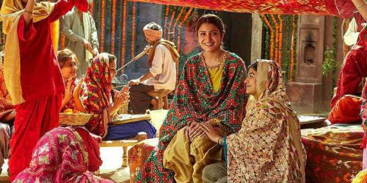 7 Top Traditional Punjabi Dresses For Men & Women