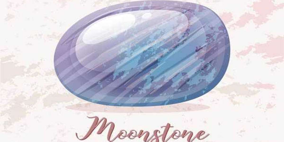 Mystic Moonstone: Meaning, Healing Properties & Uses