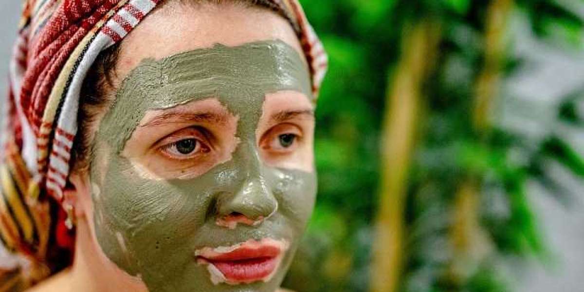 Discover the Benefits of a De Tan Face Pack