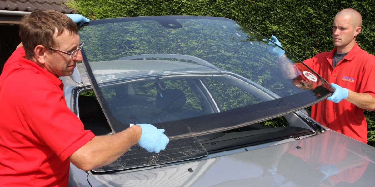 How To Choose The Right Auto Glass Expert For Sunroof Replacement