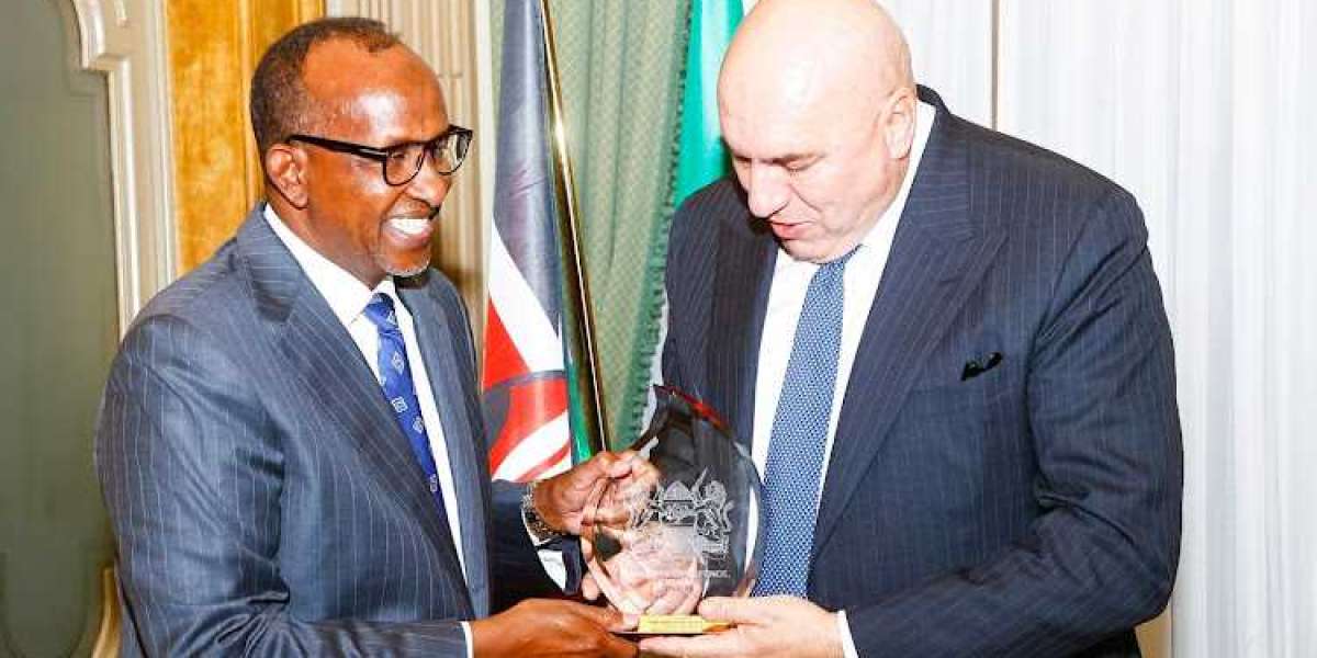 Rewrite this article and make it longer  <br> <br>Inside Duale's meeting with Italy Defence Minister CrosettoDefenc