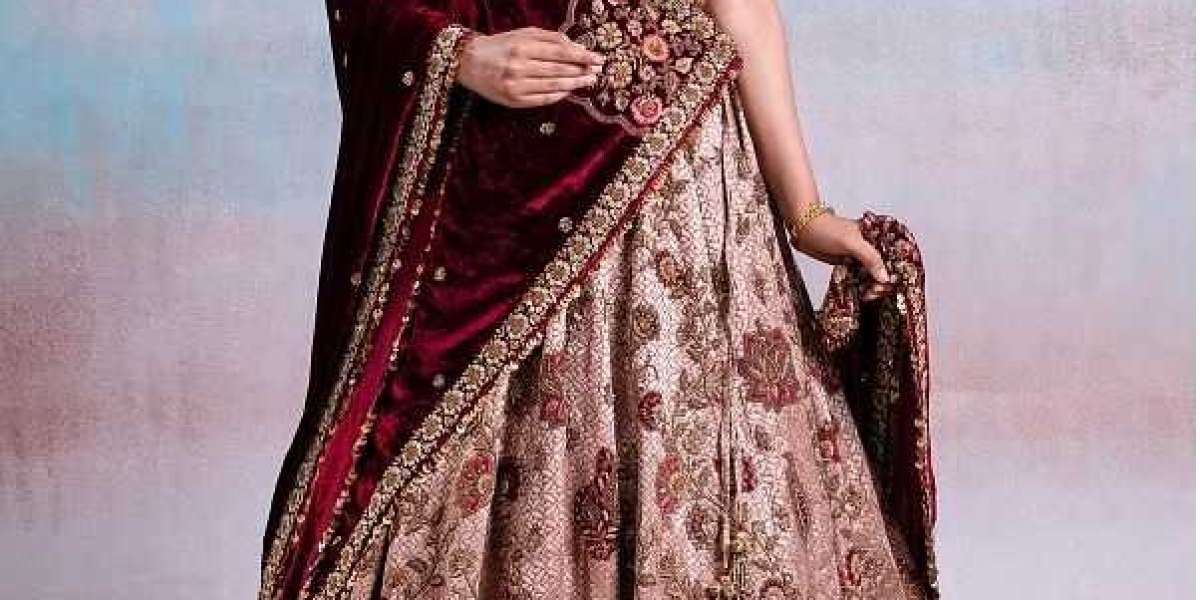 Lehengas - Buy Latest Collection of Bridal Lehenga Cholis Online At Low Price. | Samyakk