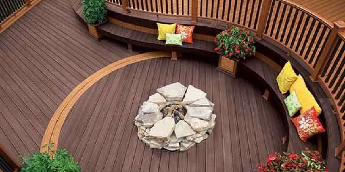 Building an All-Season Deck: A Year-Round Outdoor Oasis