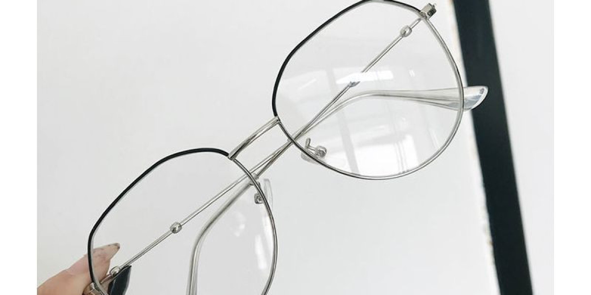 The formation and development of glasses industry in China