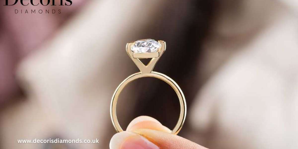 The Ultimate Guide to Buying a Diamond Solitaire Engagement Ring