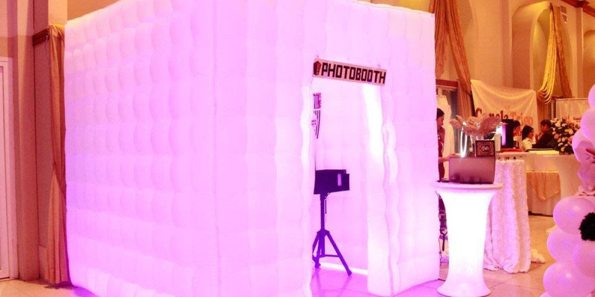 Elevate Your Look with Our Glam Booth Experience