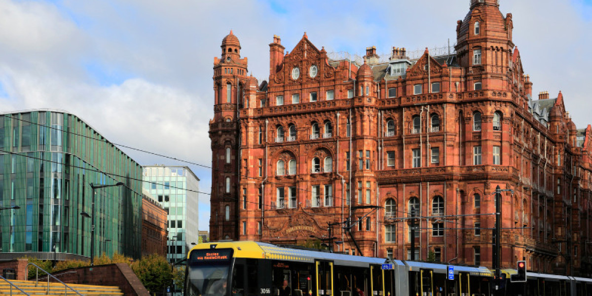 Explore Manchester in Style: Taxi Tours
