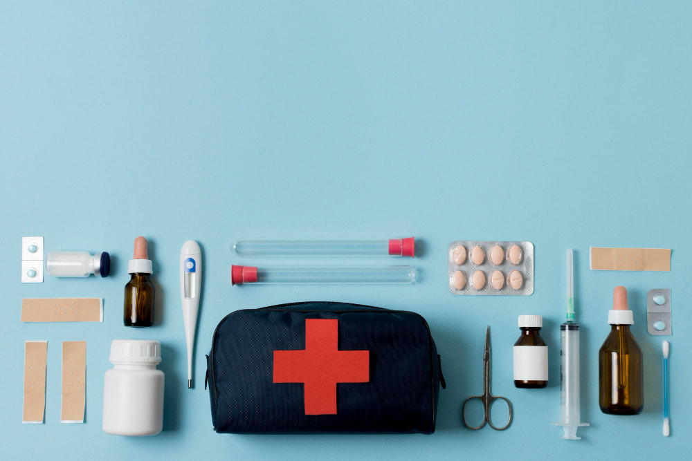 FIRST-AID KIT BASICS: A BEGINNER'S GUIDE - Medguard Healthcare Blog