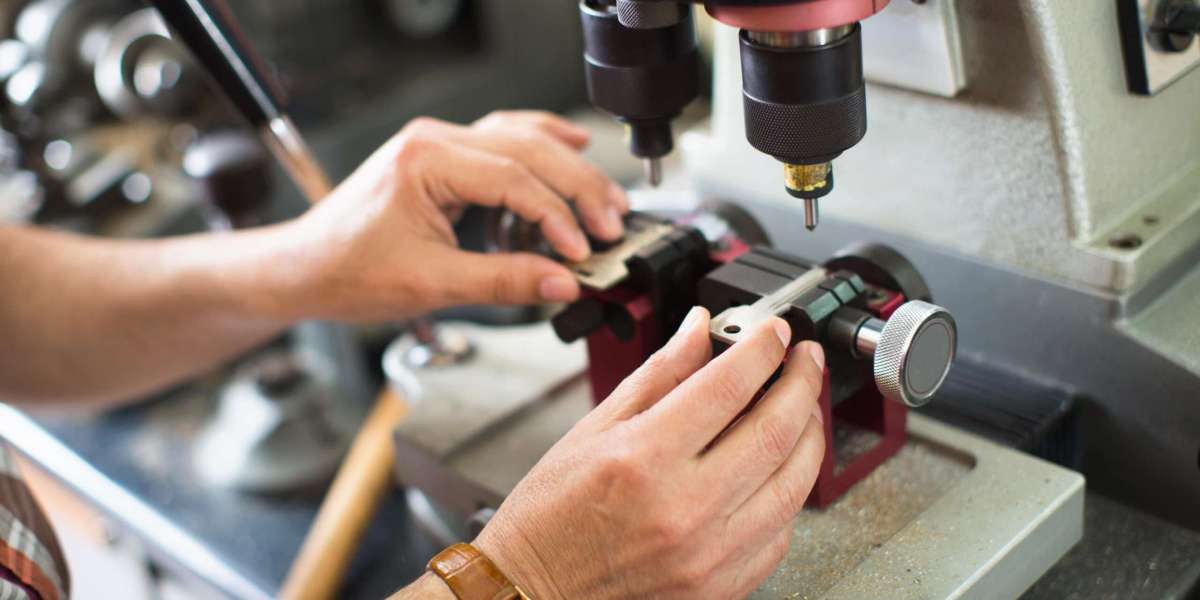 Navigating Lockouts: Aurora, CO's Trusted Car Locksmiths to the Rescue