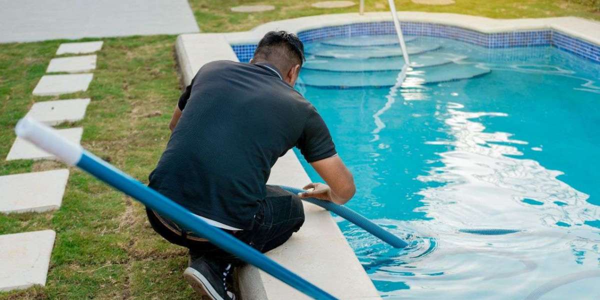 How to Choose the Right Pool Cleaning Service in Dubai