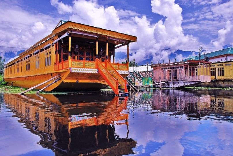 Tranquil Retreats: The Most Scenic Houseboats on Dal Lake, Srinagar