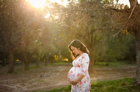 How To Choose A Pregnancy Photographer In Los Angeles | by Mily Cooper Photography | Oct, 2024 | Medium