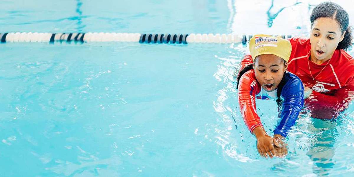 Where to Find Swim Lessons in Toronto Midtown and Nearby Swimming Pools