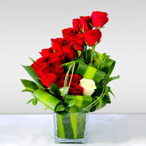 Send Flowers to Jabalpur | Online Flower Delivery in Jabalpur - OyeGifts