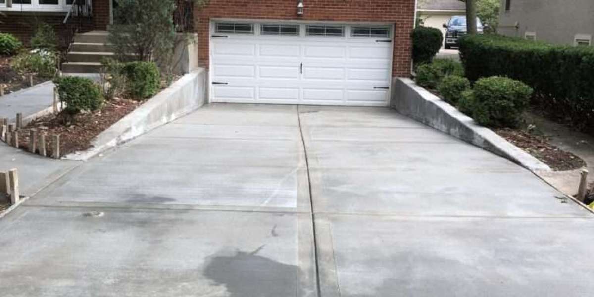 The Role of Concrete Construction in Modern Driveway Design