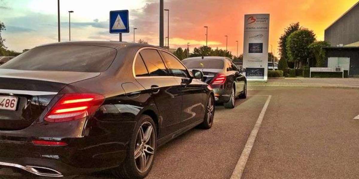 Arrive in Style with Our Premium Chauffeur and Taxi Services