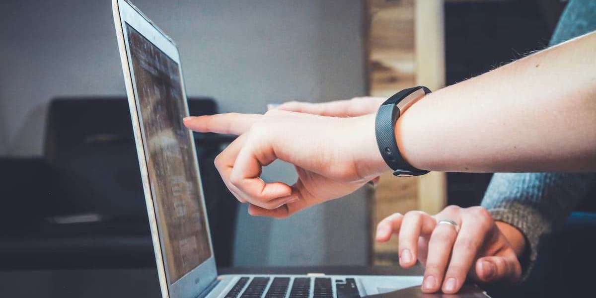 Managing Compliance in Multi-Country Payrolls with HRMS