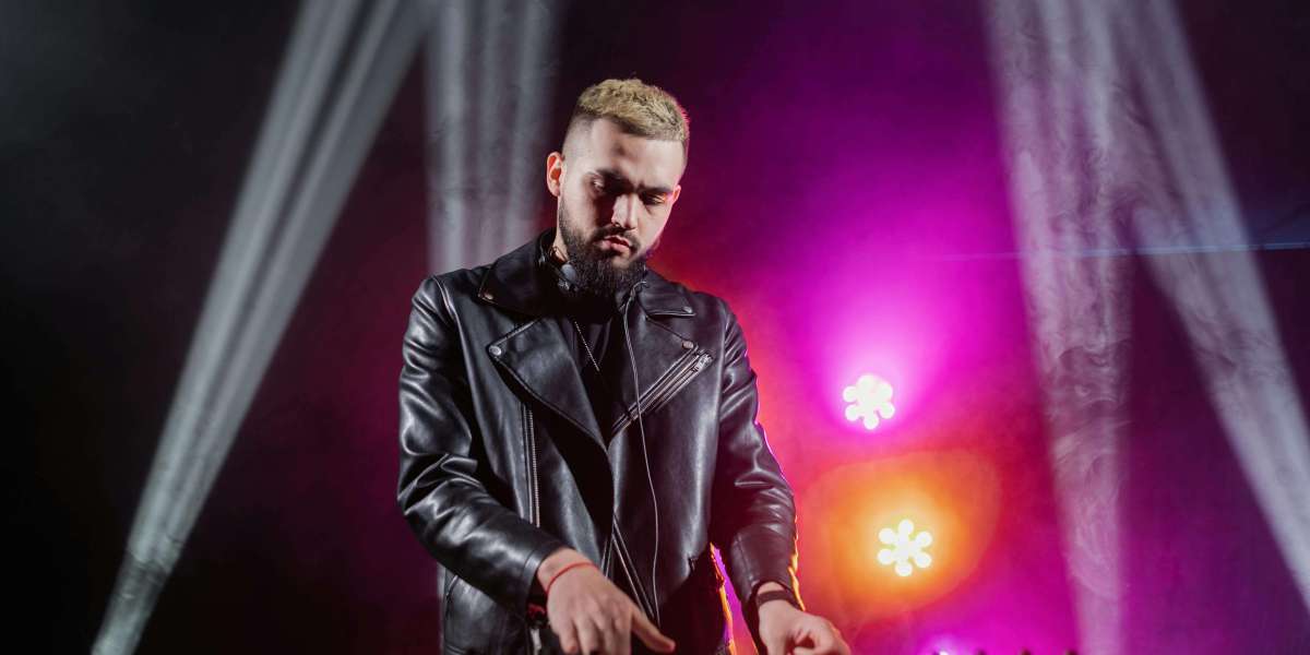 Top 6 Celebs Who Nailed the Black Leather Jacket Grey Hood Look