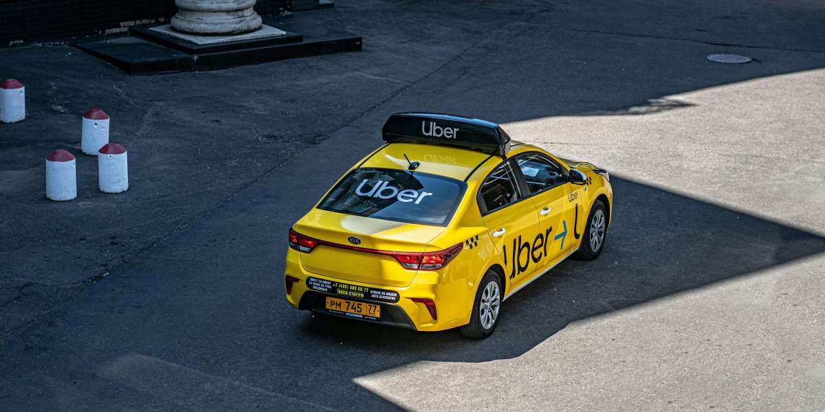 Always On Time: The Reliability Factor of Camberley Taxi Services